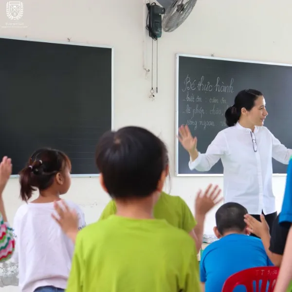 Hoạt động tặng quà, chia sẻ yêu thương tại Tu viện Chúa Quan Phòng